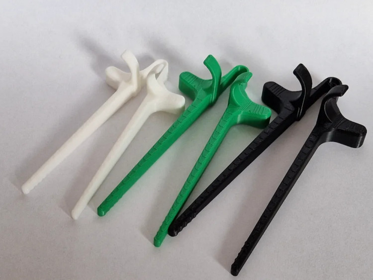 چاپستیک انگشتی گیمینگ مدل Snack Finger Clips برای خوردن چیپس و تنقلات بدون کثیف شدن دست